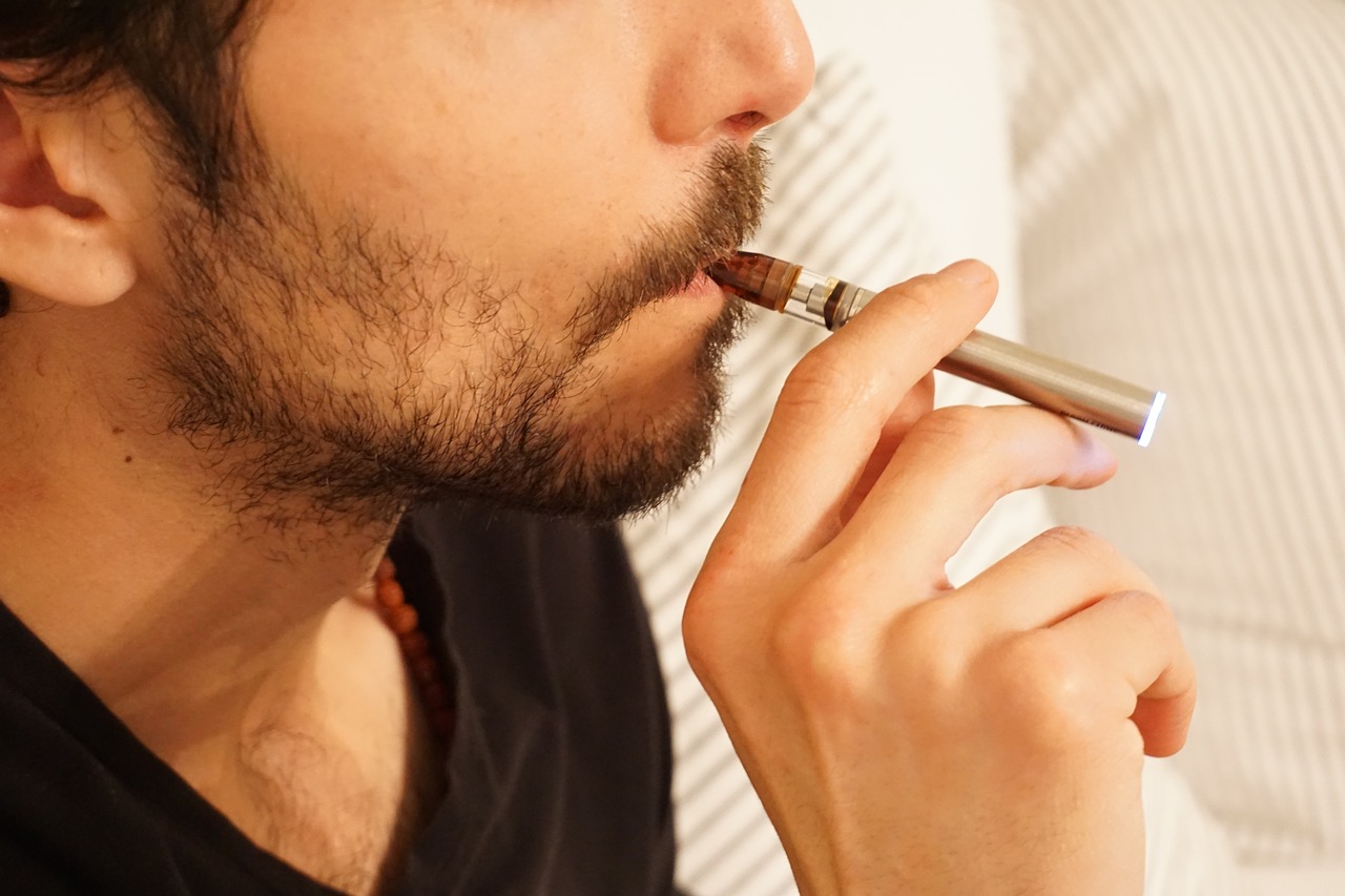 The Pros and Cons of Using a Single-Use Vape